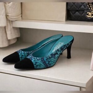 🤩 Salvatore Ferragamo Authentic VTG Blue Patterned Mule Kitten Heels Size 8.5 B